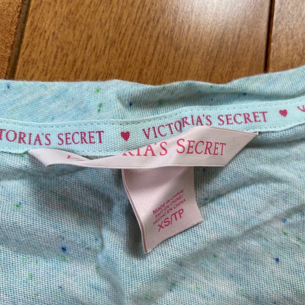 VICTORIA SECRET New V Neck Speckled T Shirt - Picture 3 of 4